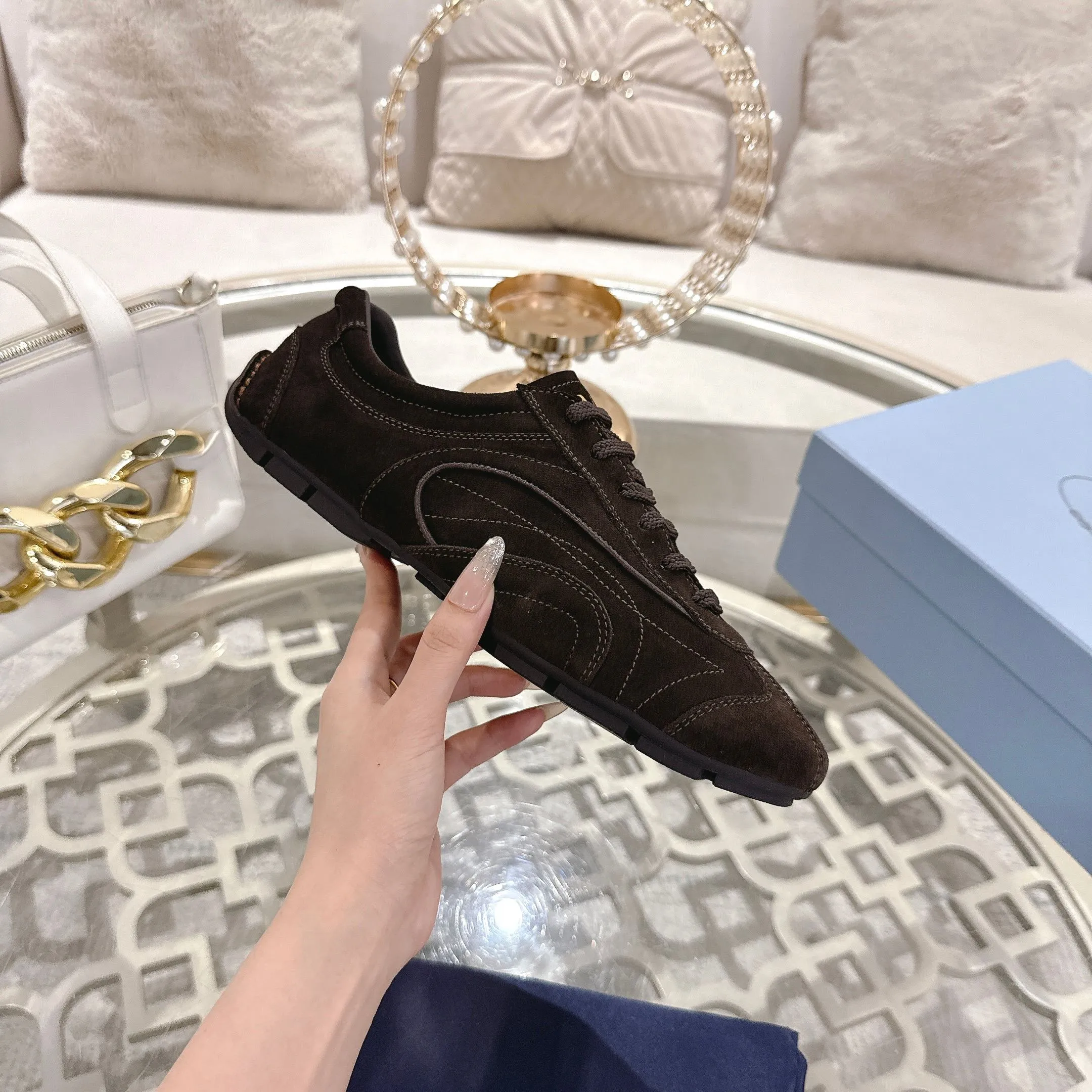 P600. PRADA for couples, casual shoes for couples, originally developed 1:1, made of high-mercerized cowhide, silk sheepskin lining, rubber outsole, comfortable and soft on the feet, size for women: 35 to 41. Male 38 to 45